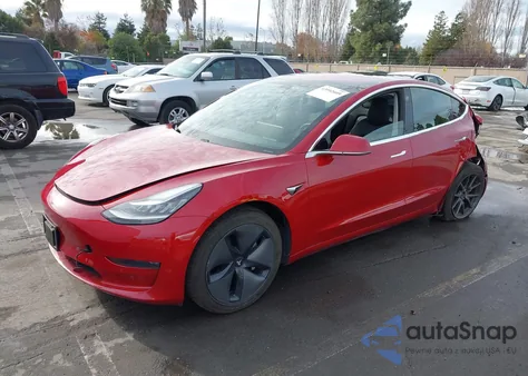 2018 Tesla Model 3 Long Range/Mid Range z USA, uszkodzony, nr VIN 5YJ3E1EA4JF030711